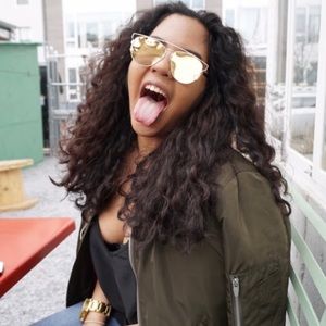 Meet your Posher, Rina